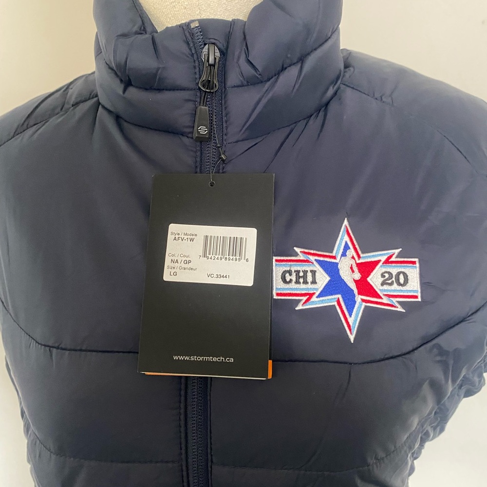 NWT Stormtech Women's Navy Puffer Vest with Star Patch - Picture 4 of 7